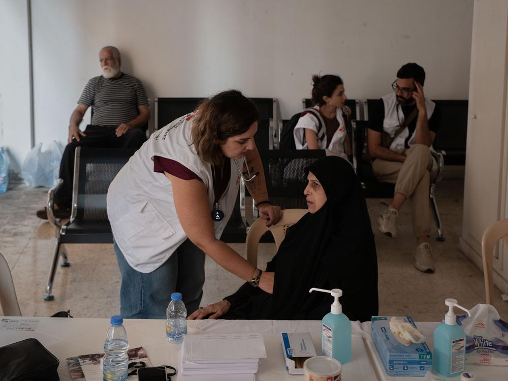 MSF medical team treated a patient in the Azarieh shelter in central Beirut. Lebanon, October 2024. © Antoni Lallican/Hans Lucas