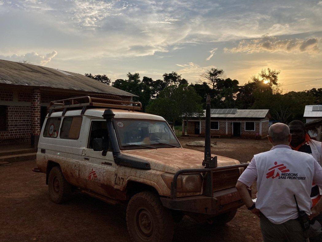 MSF Toyota Land Cruiser 70 at Gambo