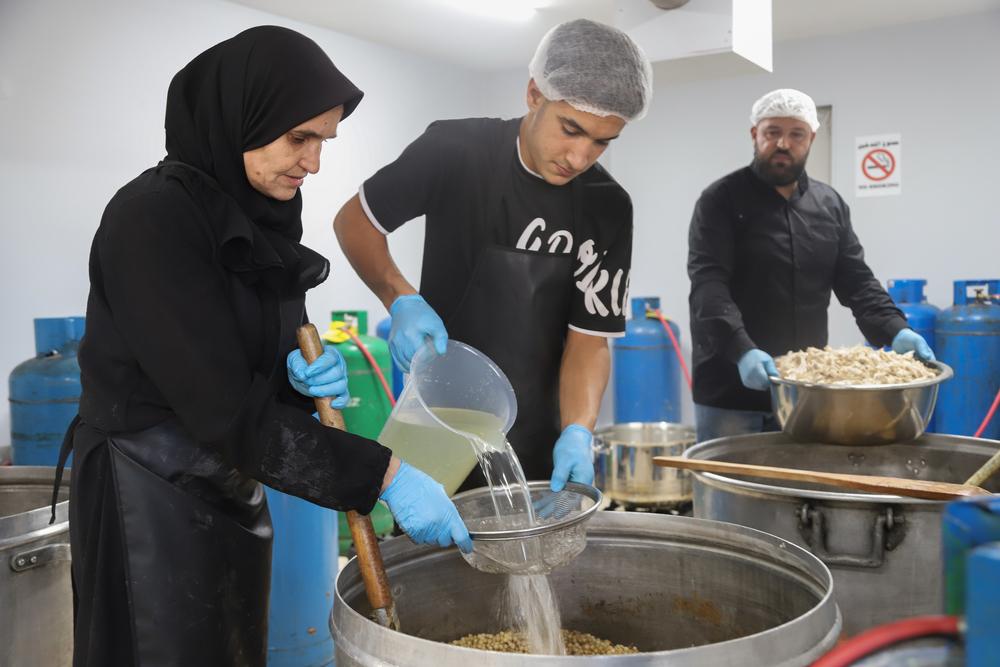 Food distribution in Azarieh shelter. Lebanon, October 2024.