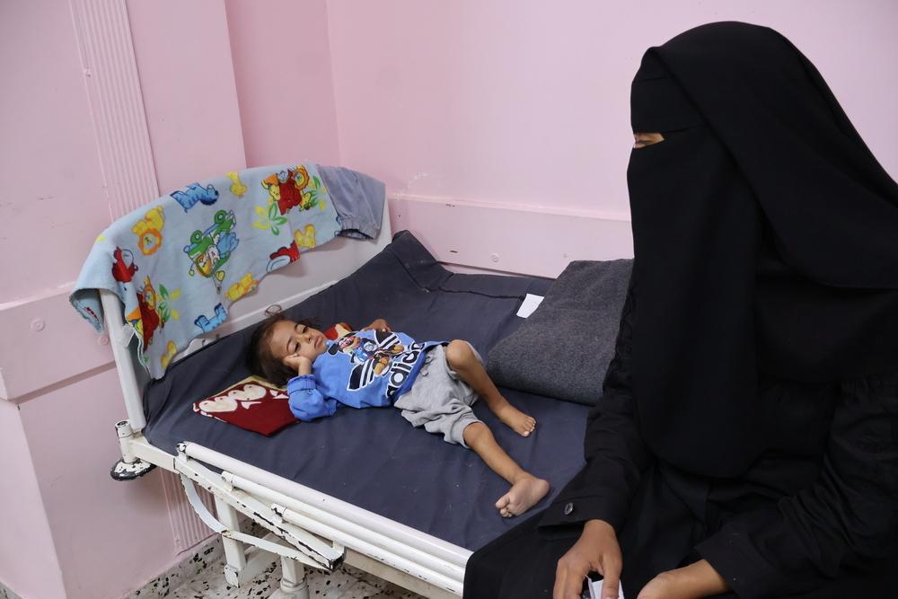 A mother sits with her malnourished child at the MSF-supported Nasser hospital. In Gaza, many children suffer from severe malnutrition, their lives hanging in the balance.