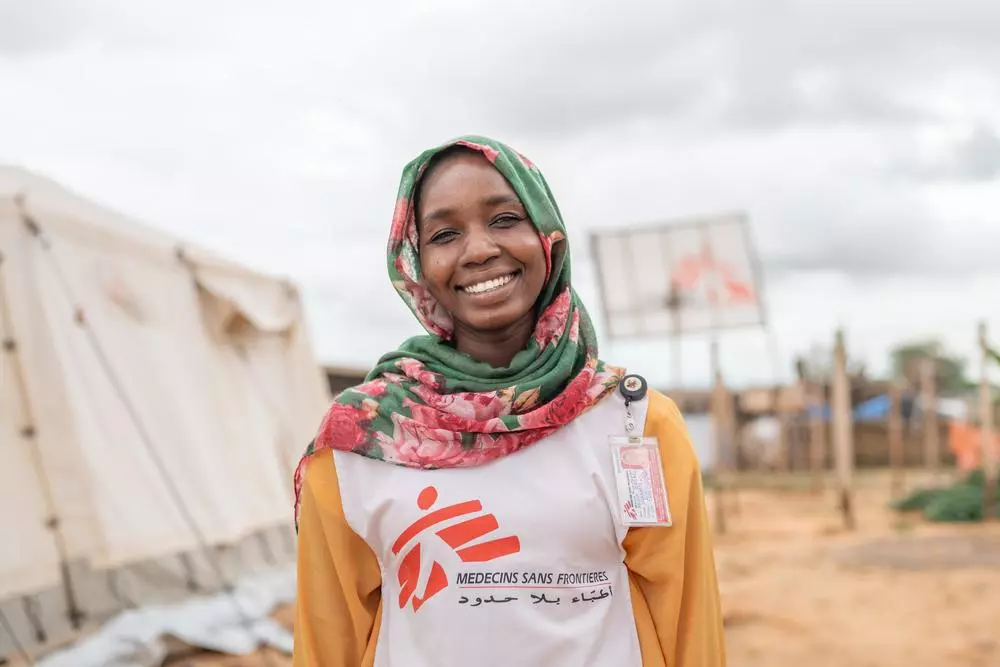 Portrait of health promoter Aisha. She is a refugee from El Geneina who fled to Adré, Chad when the war in Sudan startet in April 2023