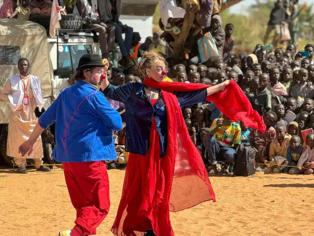 马琳达是无国界小丑（Clowns Without Borders）的表演者