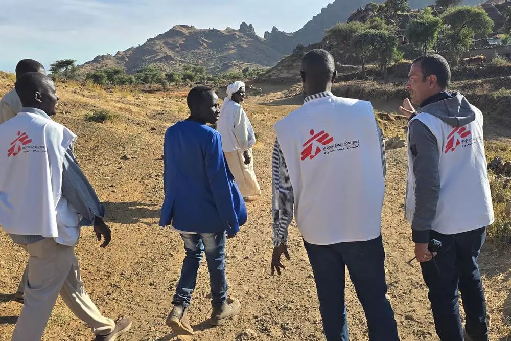 MSF staff and community leaders