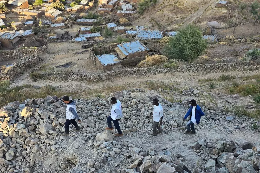 MSF staff walking 