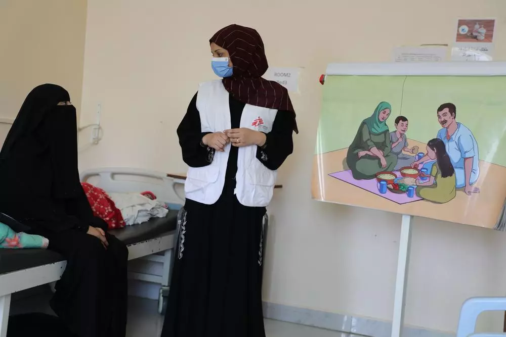 MSF staff talking to patients