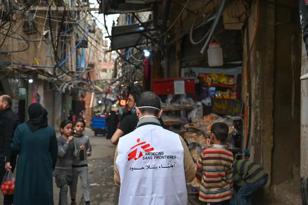 无国界医生在布尔吉巴拉吉内（Bourj El-Barajneh）巴勒斯坦难民营内设有诊所，主要为来自叙利亚和巴勒斯坦的难民提供服务。 黎巴嫩 2021© Sophie Mueller/MSF