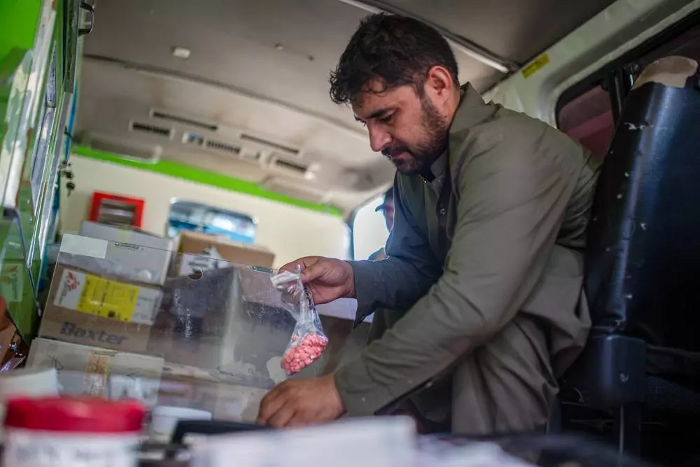 MSF nurse handling medicines
