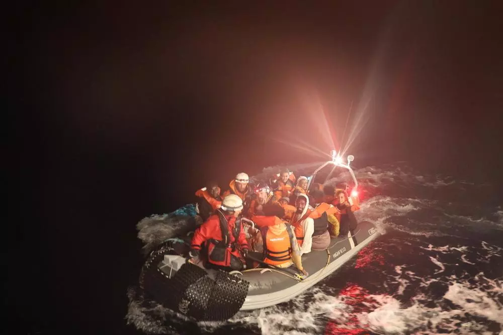 The MSF team brings back a group of 27 people who were in distress on a rubber boat onboard our new search and rescue vesse