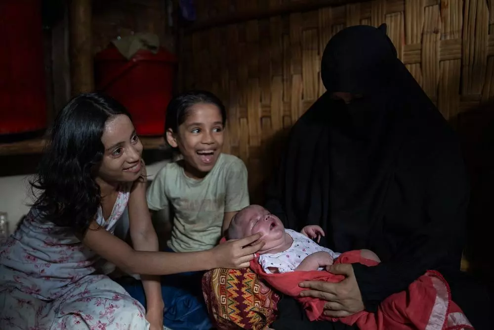 A Rohingya mother and her children
