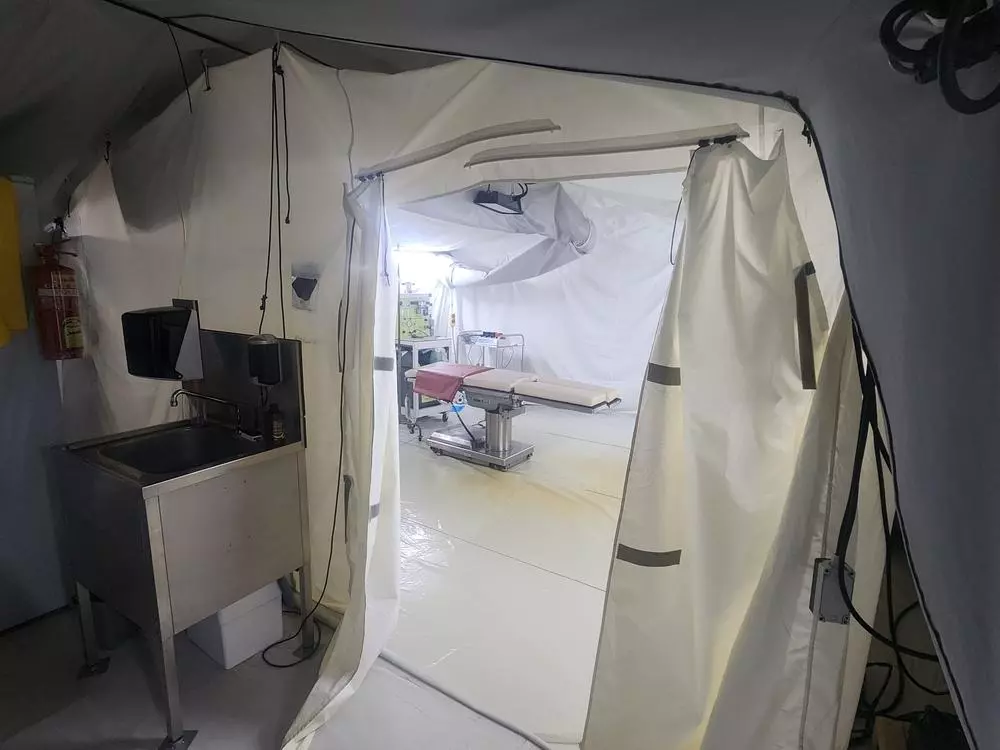 A surgical suite in MSF's field hospital in Deir al-Balah.