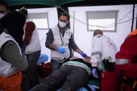 Bertindak balas terhadap mereka yang tercedera di Baitulmaqdis: "Pesakit terus-menerus datang seperti ombak"