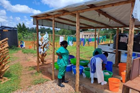 Ano ang ginagawa ng Doctors Without Borders sa Uganda, isang buwan matapos ideklara ang epidemya ng Ebola?