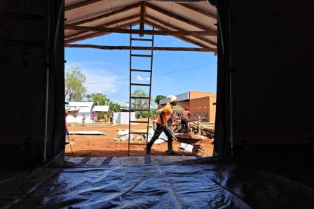 Bagaimana cara bekerja di Pusat Perawatan Ebola di Uganda? Wawancara dengan Ruggero Giuliani, dokter Italia