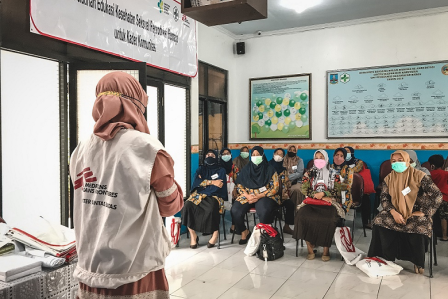 อินโดนีเซีย: หลังจาก 4 ปี โครงการส่งเสริมสุขภาพวัยรุ่นที่ยั่งยืนขององค์การแพทย์ไร้พรมแดนก็ถูกส่งมอบให้กับชุมชน