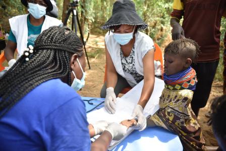 Kenya: Sehari dalam aktiviti jangkauan - Beban tiga kali ganda campak, malaria dan malnutrisi dalam keluarga