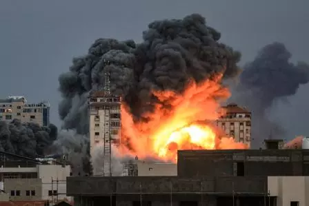 Gaza: Terperangkap oleh pertempuran berterusan selama beberapa hari, beribu-ribu orang awam berisiko mati, termasuk lebih seratus kakitangan Doctors Withour Borders dan keluarga mereka