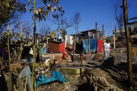 Mga walang-katapusang Hamon: Pagkatapos ng sunog, nagsisimulang bumangong muli ang mga refugee na Rohingya 