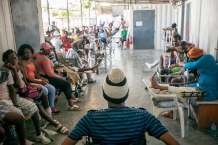 เฮติ: ท่าเรือปิด ชั้นวางของว่างเปล่า และความต้องการอุปกรณ์การแพทย์อย่างเร่งด่วน