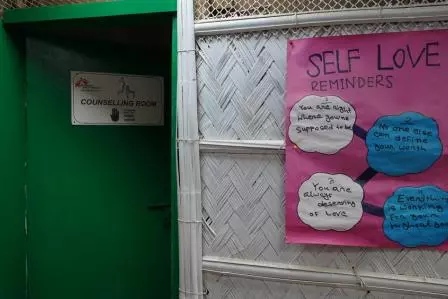 Ketangguhan dalam kekalutan: Bagaimana pemulihan kolektif dan seni mendukung kesehatan mental di kamp pengungsi Rohingya 